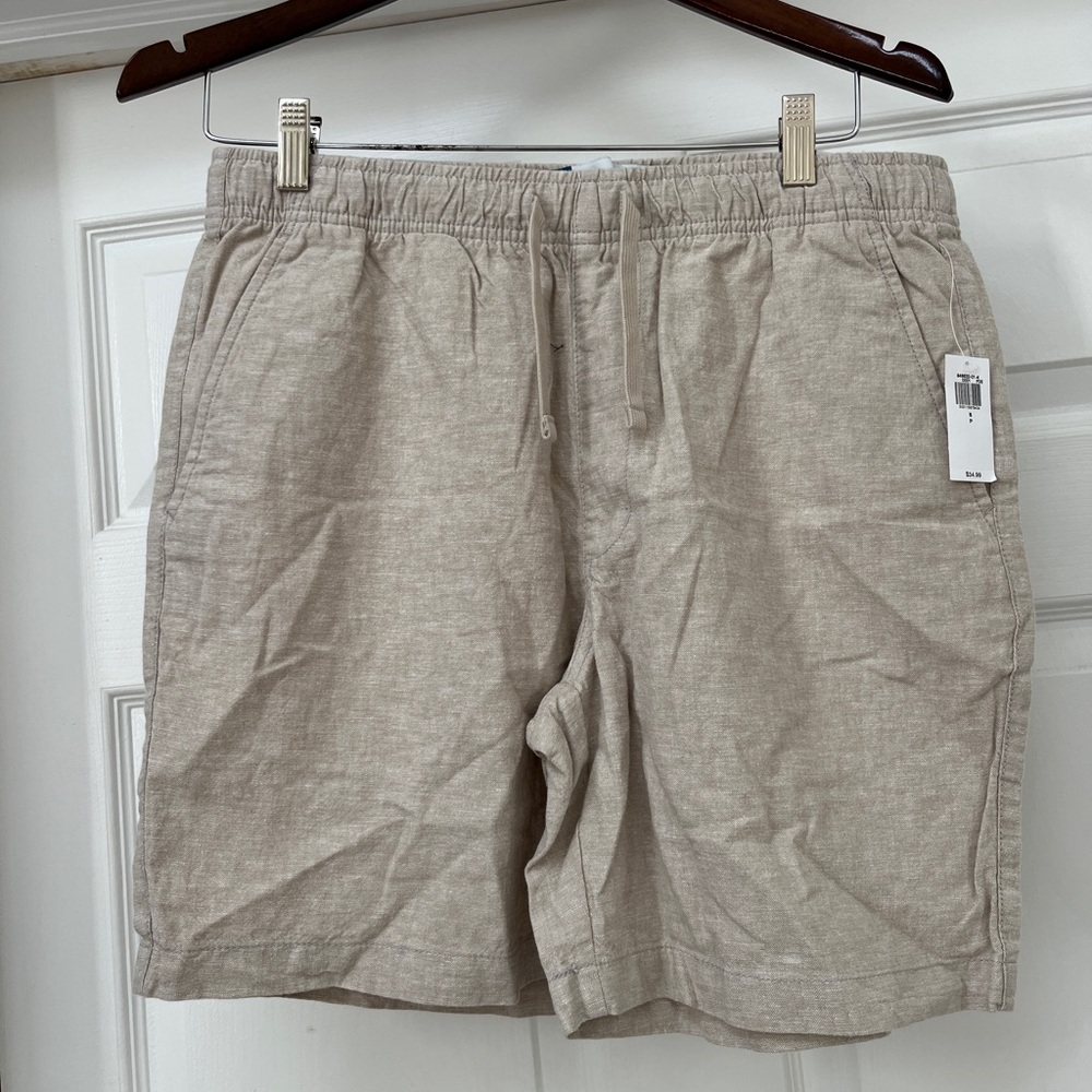NWT Old Navy Women's Tan Flat Front Shorts
